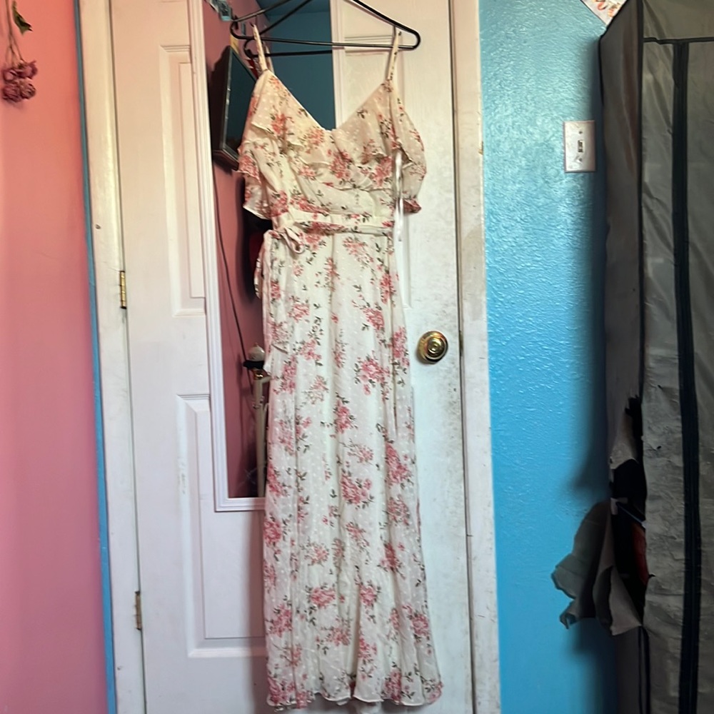 This is a long off-white dress from JC Penny and it’s comfortable on the inside